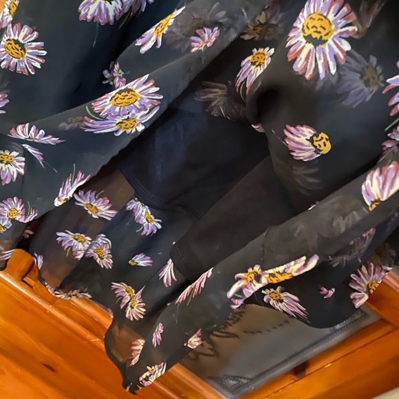 2/$10- O’Neill- Scoop Neck High Low NEEDS REPAIR - Picture 10 of 13